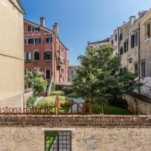 Ca' del Monastero 2 Collection Apt for 4 Guests with Lift Venice