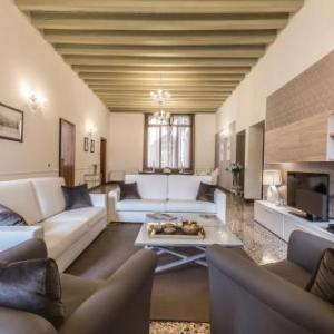 Ca' del Monastero 4 Collection Apartment up to 8 Guests with Lift Venice