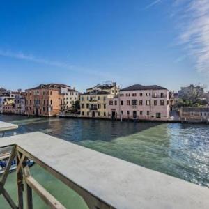 Ca' Degli Specchi Grand Canal Venice 