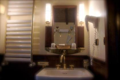 Hotel Lux - image 20