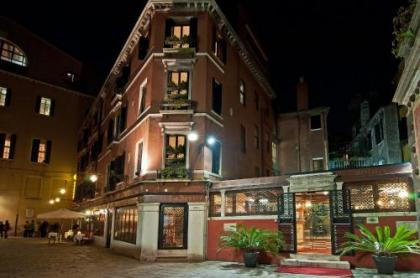Hotel La Fenice et Des Artistes - image 1