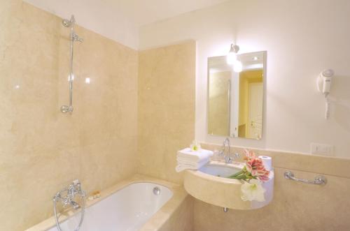 Alla Vigna - Room Only - image 3