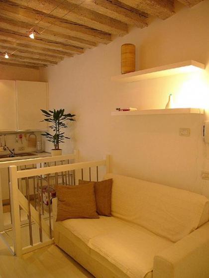 Venetian Apartments - image 26