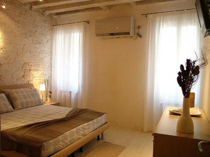 Venetian Apartments - image 29