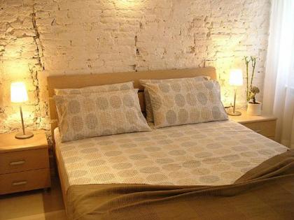 Venetian Apartments - image 30