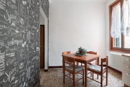 San Polo Canal View Apartments by Wonderful Italy - image 7