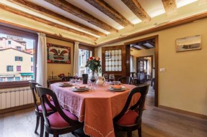 La Tana Cozy Apartment in Campo San Maurizio - image 1