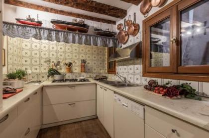 La Tana Cozy Apartment in Campo San Maurizio - image 11