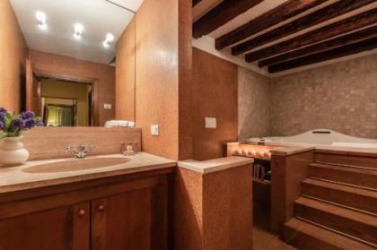 La Tana Cozy Apartment in Campo San Maurizio - image 12