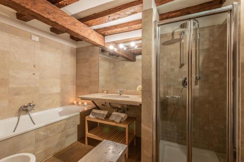 La Tana Cozy Apartment in Campo San Maurizio - image 5