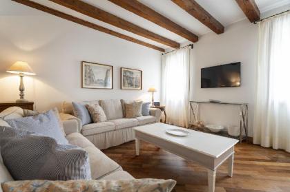 CA 'MARIN VENICE APARTMENT - image 8