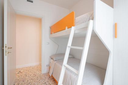 Ve.N.I.Ce Cera Remer Suite - image 21