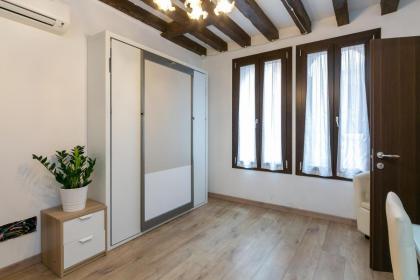 Rialto Suite 707 - image 21