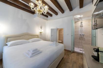 Rialto Suite 707 - image 22