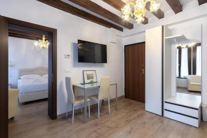 Rialto Suite 707 - image 23