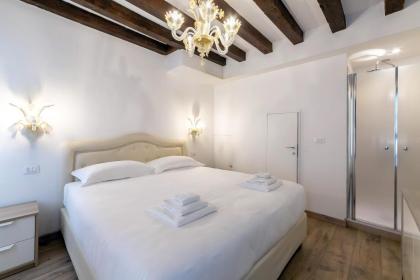 Rialto Suite 707 - image 27