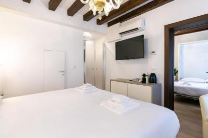 Rialto Suite 707 - image 28