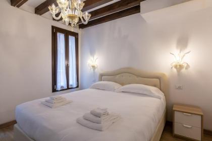 Rialto Suite 707 - image 29