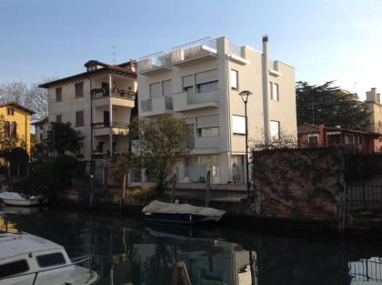 Villa Venice Movie