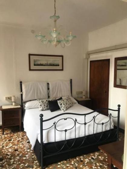 B&B Al Teatro with canal view - image 2