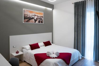 Venice Rooms - image 23