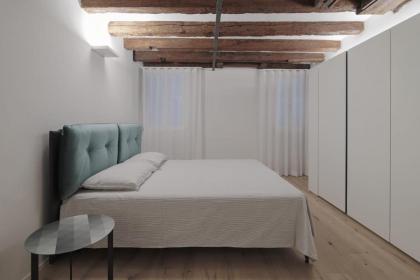 San Stae Glamour - image 23
