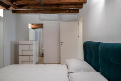San Stae Glamour - image 24