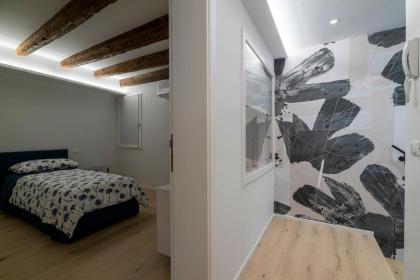 San Stae Glamour - image 26