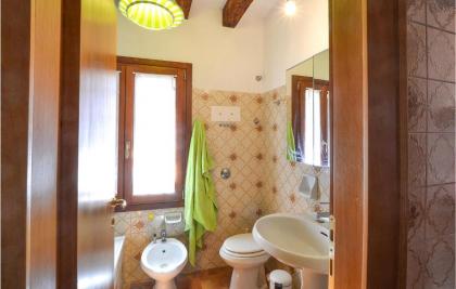 Nice apartment in Venezia with 2 Bedrooms and WiFi - image 25