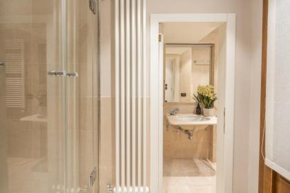 Accademia Apartments R&R - image 23