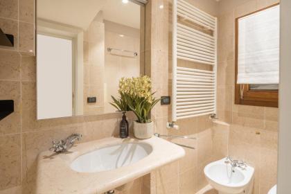Accademia Apartments R&R - image 28