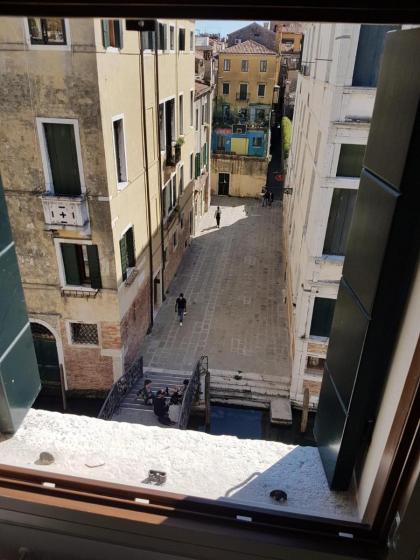 Ca' Cappello Venice Apartment 2 with Canal View - image 29