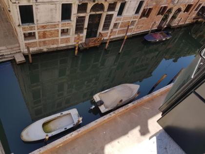 Ca' Cappello Venice Apartment 2 with Canal View - image 30