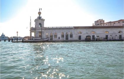 Stunning apartment in Venezia with 2 Bedrooms and WiFi - image 24