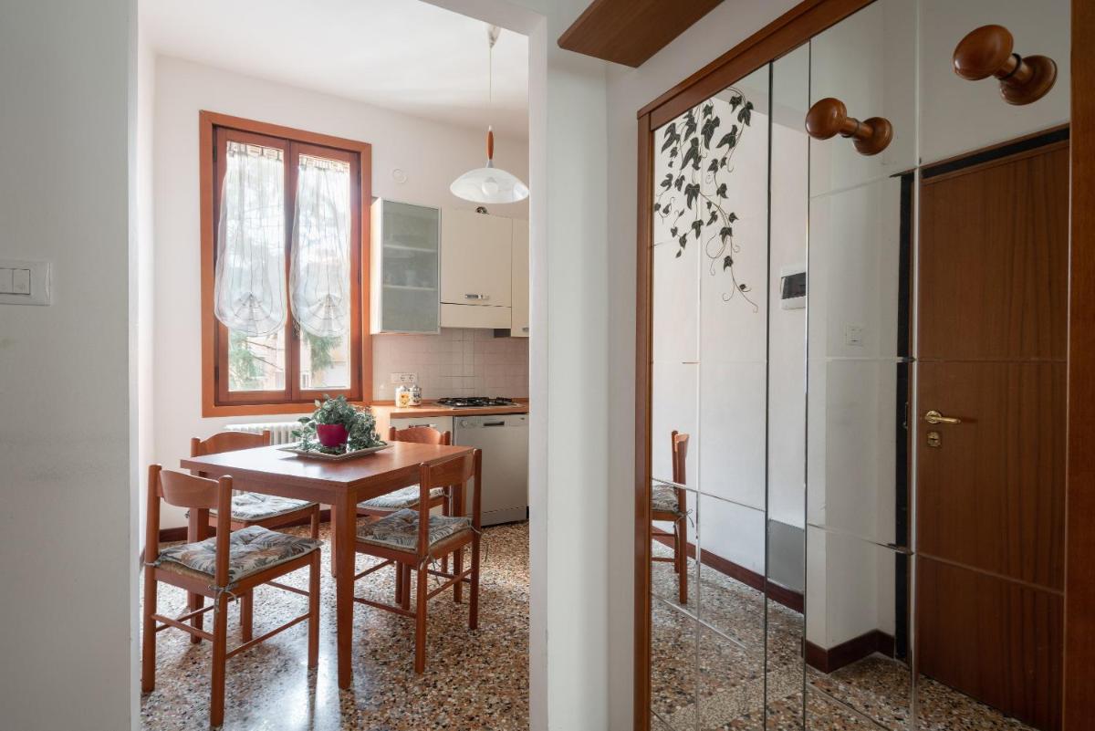 San Polo Canal View Apartments by Wonderful Italy - image 4