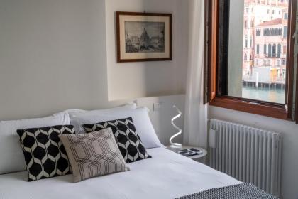 Design Apartment with Balcony on the Grand Canal R&R - image 21