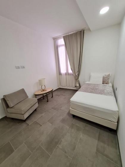 Venice Apartment with Private Courtyard - image 23