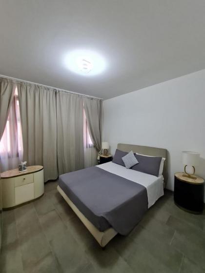 Venice Apartment with Private Courtyard - image 25