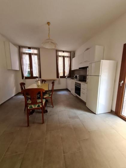 Venice Apartment with Private Courtyard - image 26