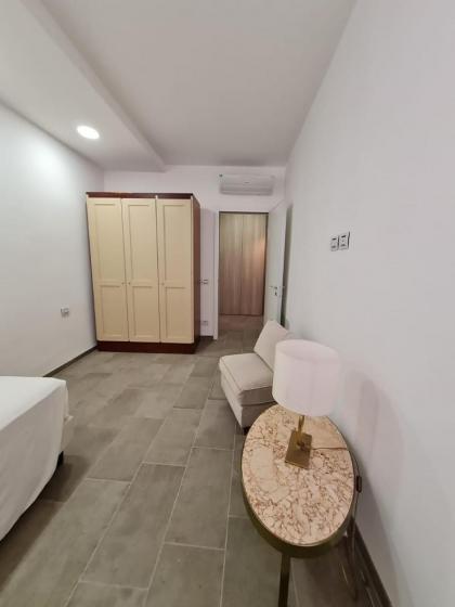 Venice Apartment with Private Courtyard - image 28