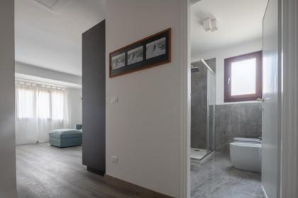 Bright Apartment On Venetian Roofs R&R - image 25