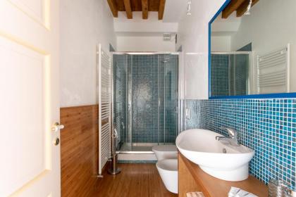 Wondrous Palazzetto 1619 in Magical Burano Island - image 22