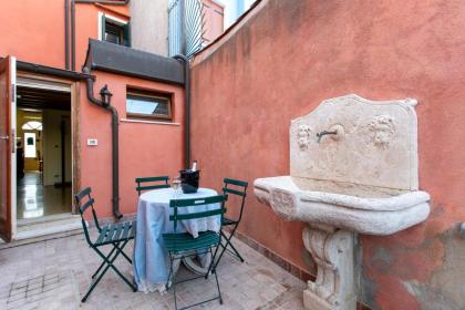 Wondrous Palazzetto 1619 in Magical Burano Island - image 27