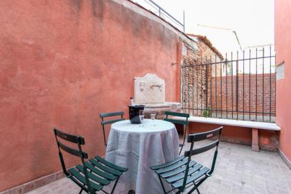 Wondrous Palazzetto 1619 in Magical Burano Island - image 28