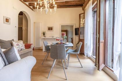 Italian Experience-Riva degli Schiavoni Boutique Apartment - image 23