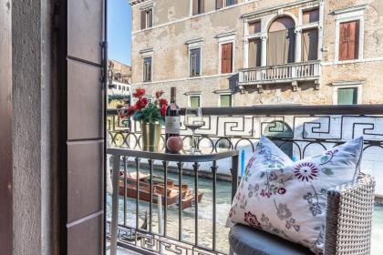 Italian Experience-Riva degli Schiavoni Boutique Apartment - image 26