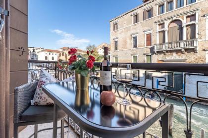 Italian Experience-Riva degli Schiavoni Boutique Apartment - image 28