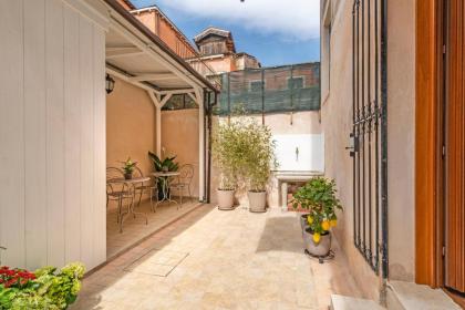 Residenza La Duchessa Deluxe Rooms - image 22