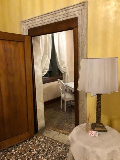 Canal view Tiziano apartment - image 28