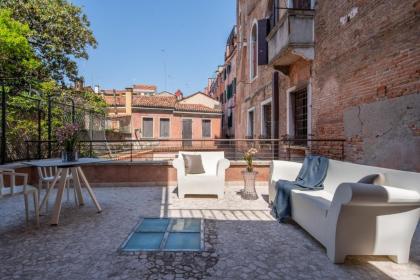 Palace Canal View by Wonderful Italy - image 24
